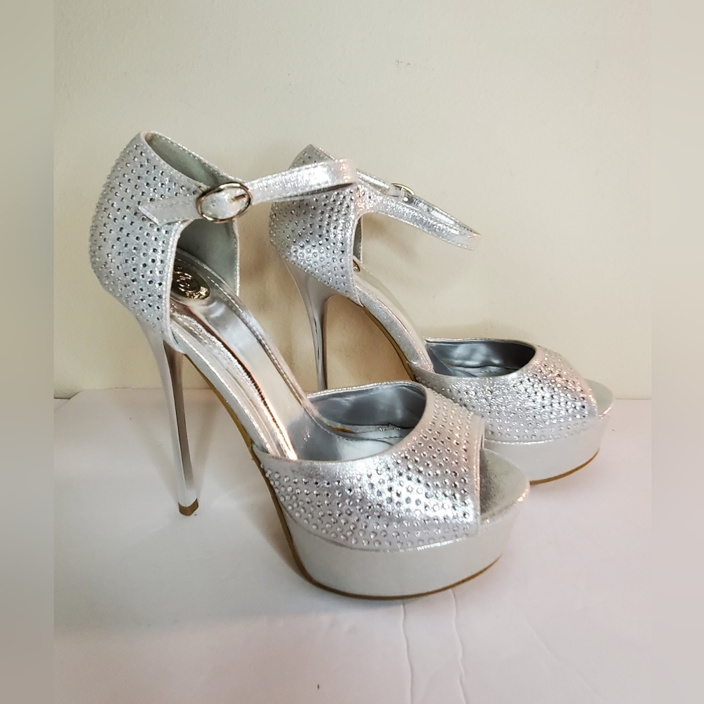 Silver Grey Sparkled Ladies Heels Size 8.5